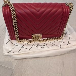 Authentic 100% Chanel Red Quilted Leather Shoulder Bag Medium Boy bag